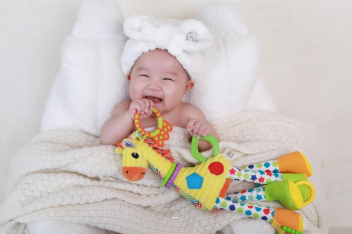 当阳宝宝头上有白色的小点